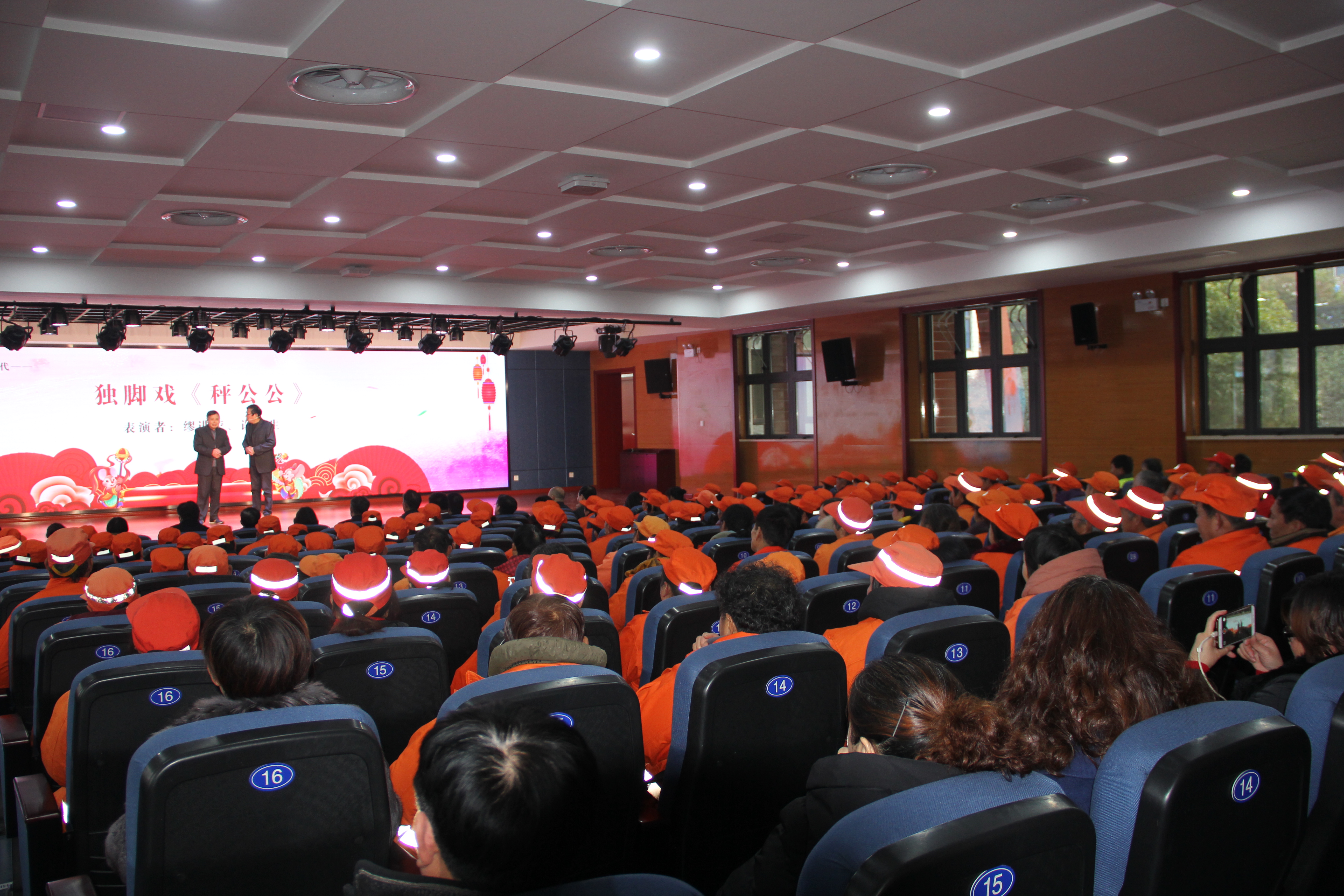 2020“致敬環(huán)衛(wèi)工，謳歌新時(shí)代”民盟江陰市委獻(xiàn)禮環(huán)衛(wèi)工(圖2)